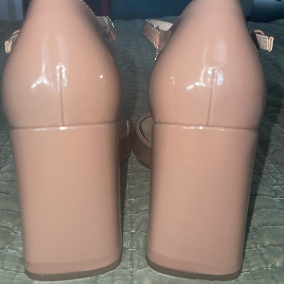 Marc Fisher beige tan patent leather chunky block heel mary janes pre-loved sz 7 - Picture 3 of 6